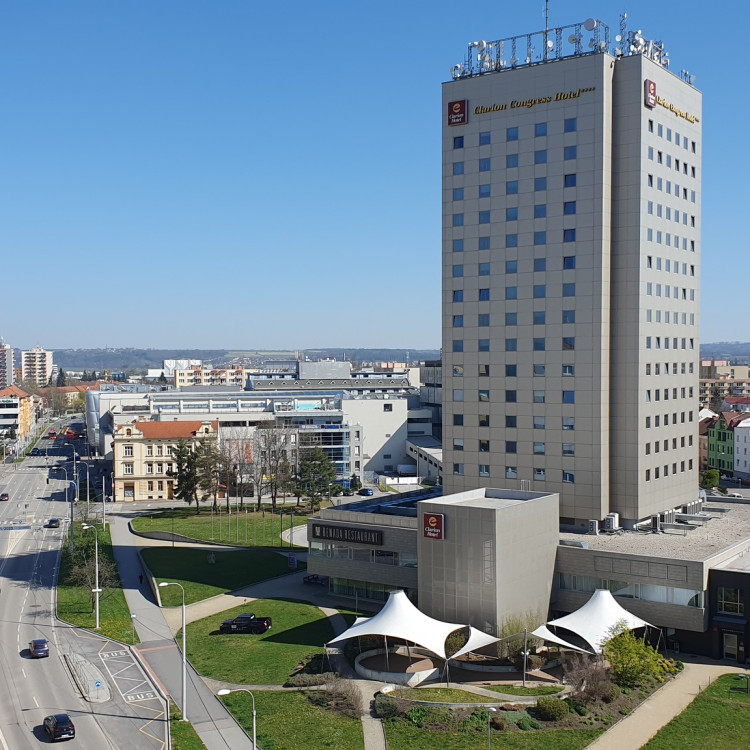 Od Perly k Družbě: Vycházka za historií poválečné architektury 