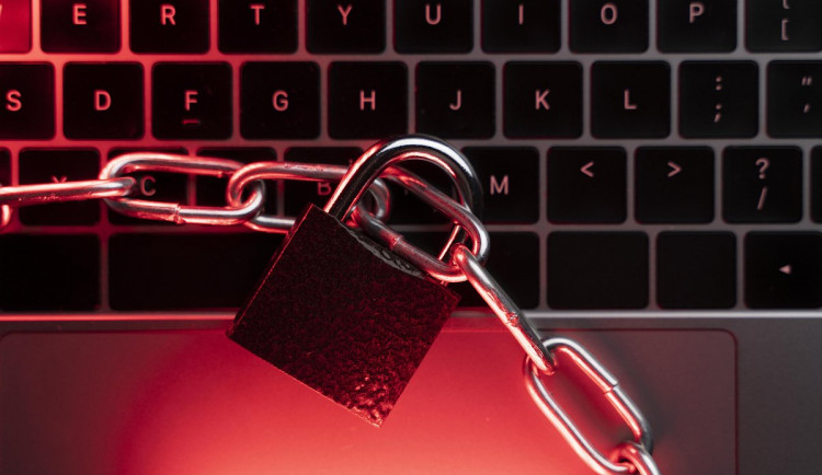 Banky zachránily svým klientům 7,5 miliardy korun, průměrná škoda na klienta stoupla na 21 903 Kč