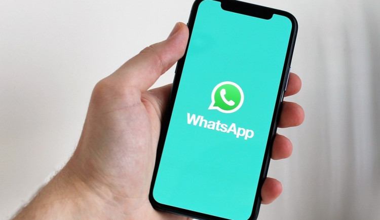 Česká bankovní asociace varuje před novým podvodem na WhatsAppu