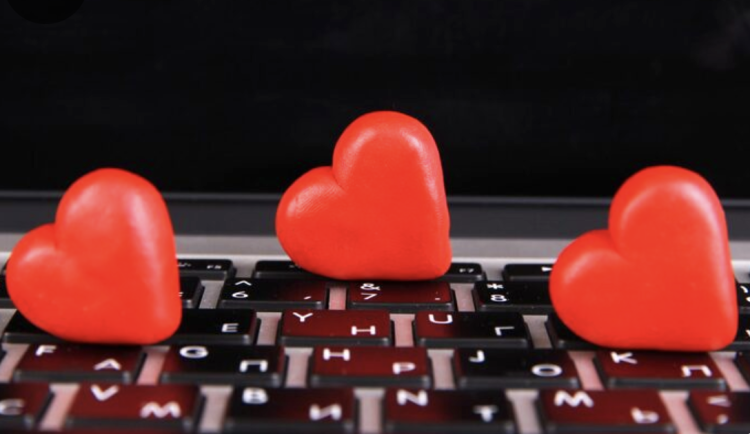 Lásko, pošli peníze! Internetových podvodů přibývá a jsou precizní