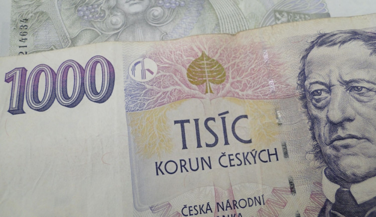 Předseda Budějckých komunistů Nadberežný objevil v pokladně s poplatky falešné bankovky