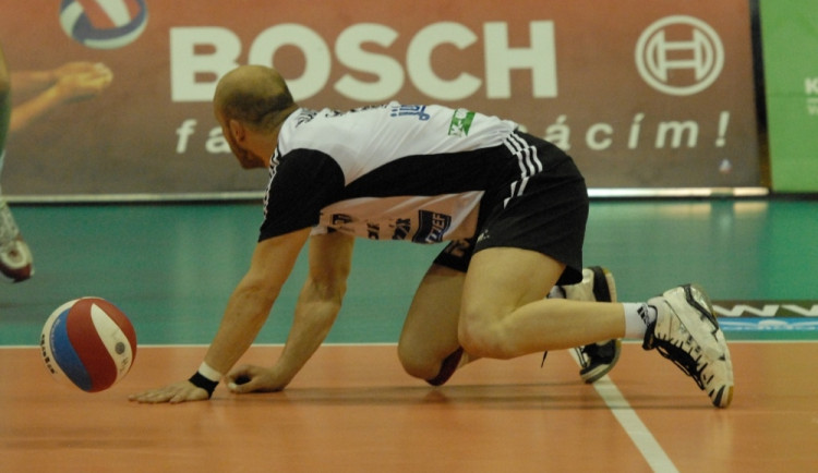 Volejbalisté začali finále extraligy vítězstvím 3:2