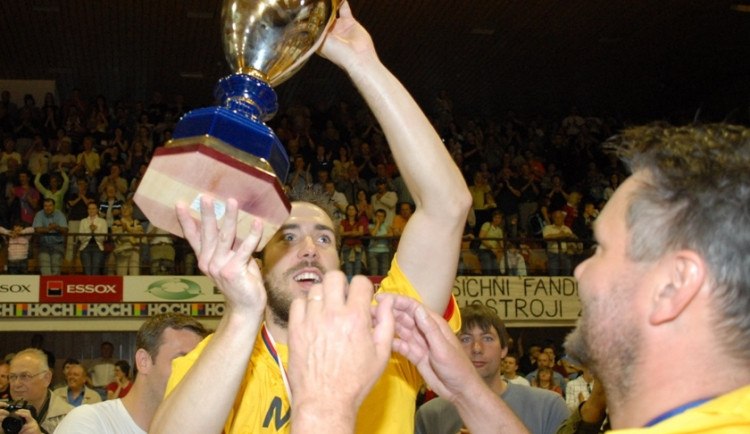 Získají dnes volejbalisté titul?