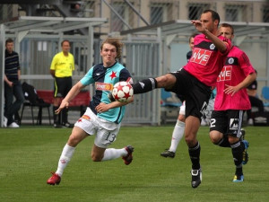 Roman Lengyel odvrací před Milanem Černým