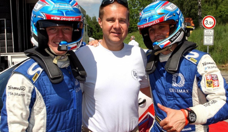 Ředitel Rallye Český Krumlov Jindřich Kunc s loňskými mistry republiky Pavlem Valouškem (vpravo) a Zdeňkem Hrůzou