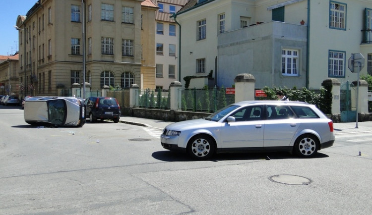 bouračka v ulici Matice Školské a Generála Svobody