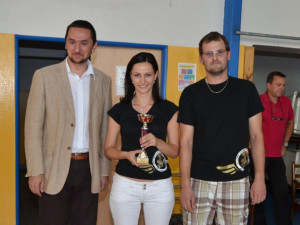 Primátor s kapitánkou ženského družstva Ludmilou Kadlecovou a předsedou Janem Trnkou