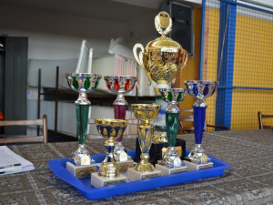 Sbírka pohárů za letošní sezonu FBC United