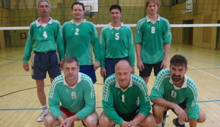 Slovan JH-horní řada zleva: Valek Jiří (kapitán), Tůma Vratislav, Bicek Arnošt, Skřivan Tomáš. Dolní řada zleva: Blížíl Petr, Lankamer Luboš, Šimon Michal