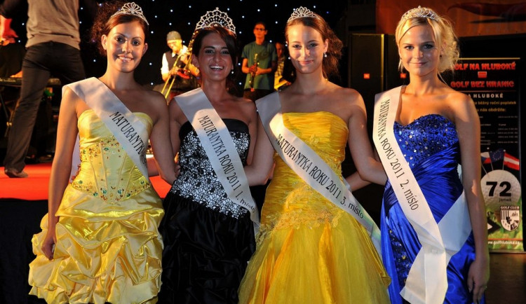 Vítězky:(z leva) Michaela Nosková, Rudina Blakqori, Aneta Brašnová, Kateřina Hloušková