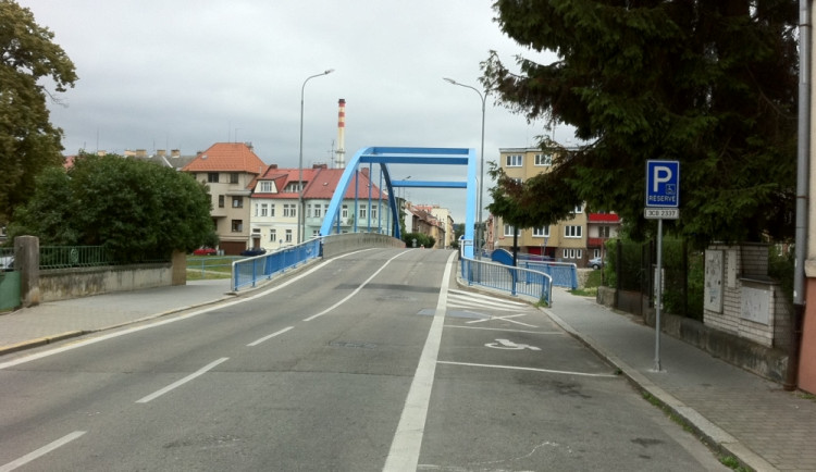 Modrý most u polikliniky Jih v Českých Budějovicích se uzavře pro motoristy
