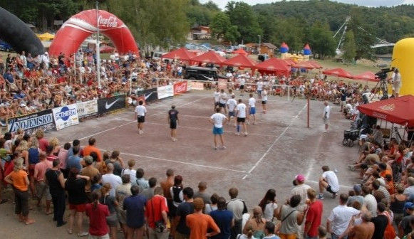 Volejbalisté se na Meťáku utkají o titul antukového mistra ČR