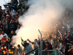 Ve sparťanském kotli to tradičně žilo