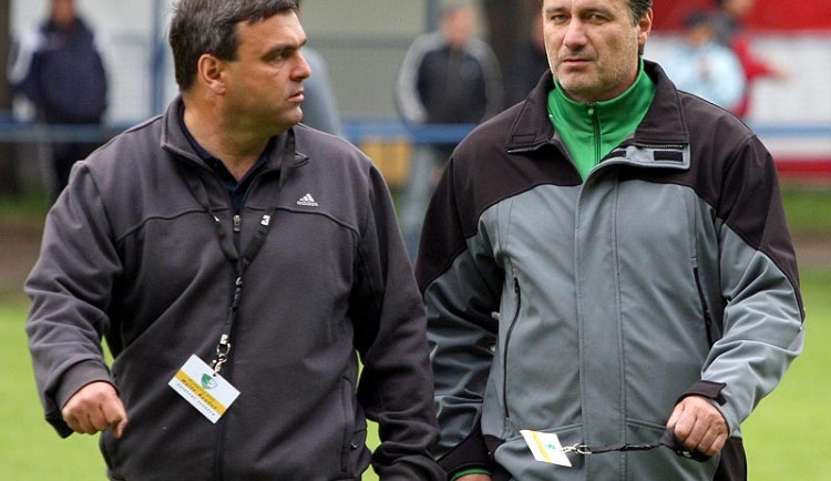 Trenér Roudného Štefan Lovička (vpravo) se svým asistentem Františkem Mertlem