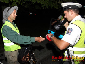Neosvětlený cyklista se pokutě nevyhnul