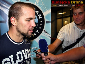 Exbudějovický Michal Hudec byl středem zájmu nejen novinářů