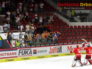Gólmanská dvojice Mountfieldu zdraví domácí fanoušky