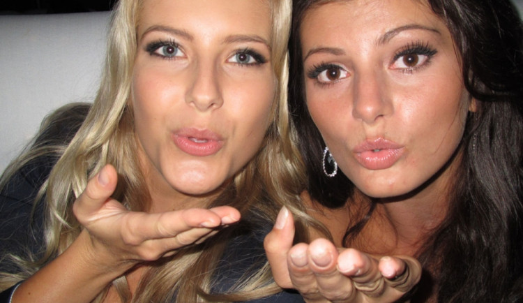 Jitka Nováčková s Dagy (Miss Slovensko) na muzikálu Mama Mia