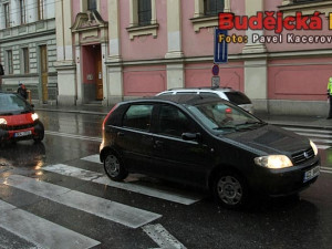 Ale pane řidiči, na přechodu se nemá stát!