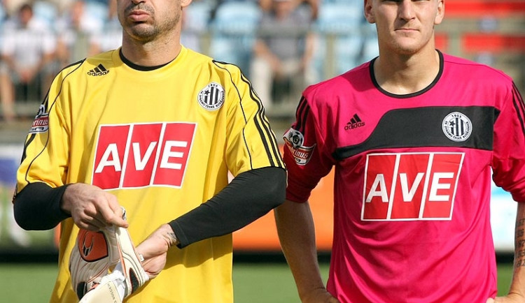 Pavel Kučera (vlevo) s kanonýrem Dynama Zdeňkem Ondráškem