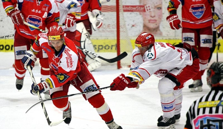 Třinecký Hrabal se snaží marně zastavit únik Lukáše Květoně