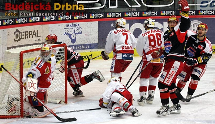 Roman Pšurný posílá Motor do třígolového vedení