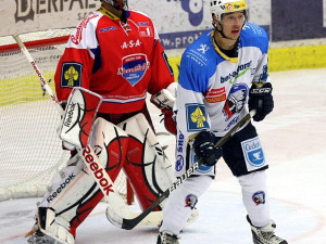 Typický obrázek nedělního duelu - Jan Kovář se od svého bratra Jakuba téměř neodlepil