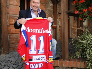 Michal David s dresem