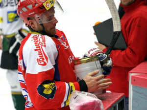 Cena pro nejlepšího hráče utkání dala Lukáši Květoňovi zabrat