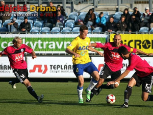 Vachoušek se prodírá přes budějovické hráče