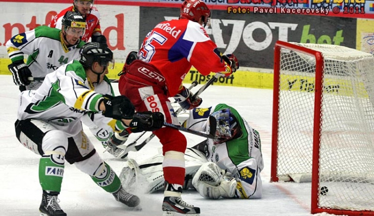 Dvougólového Lukáše Květoně při jeho prvním přesném zásahu Tomáš Beňovič neubránil