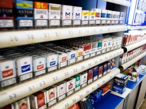 Zloděj si z trafiky v Českých Budějovicích odnesl cigarety za 200 tisíc korun