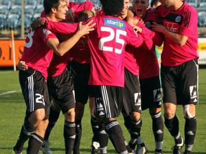 Hráči Dynama po vstřelení prvního gólu