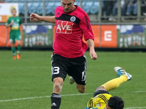 Ondrášek sice nyní Hrušku obešel, ale do branky se netrefil