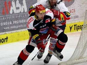 Agilní Američan Corey Elkins dotírá na Milana Gulaše