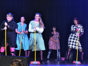 Dancing Queens - Woman.