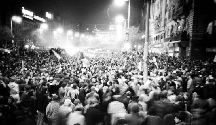 Sametová revoluce na pražském Václavském náměstí