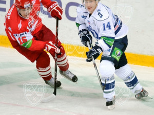 Víte, proč je v názvu nového fitka číslo 14? Prohlédněte si dres majitele Filipa Nováka (na snímku vpravo)