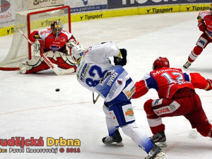 Se střelou Tomáše Divíška (v tento moment bráněného Alešem Kotalíkem) si Kovář poradil