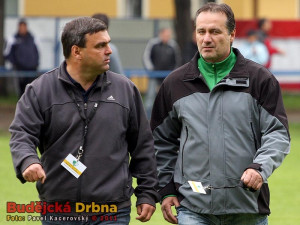 Trenéři A týmu mužů Štefan Lovička (vpravo) a František Mertl