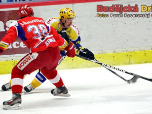 Slovinský bek Aleš Kranjc brání zlínskou snahu ohrozit Kovářovu branku