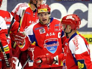 František Ptáček slaví se svými spoluhráči cenné vítězství nad Zlínem