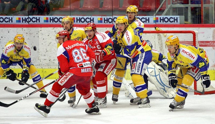 Jedna ze skrumáží před zlínskou svatyní