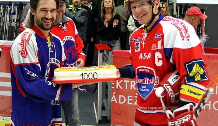 Jedním z darů byl i dort