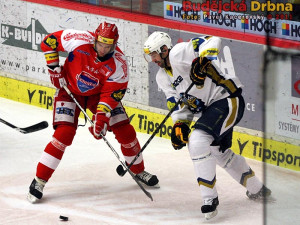 Souboj Martina Podlešáka s Ivanem Majeským (zleva)