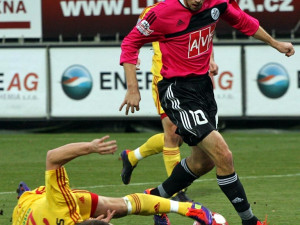 Michal Klesa přešel přes Vrzala a poslal domácí do dvoubrankového vedení