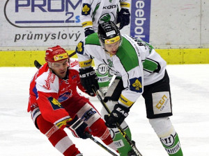 Kašpařík sebral Bahenskému puk přímo z hokejky