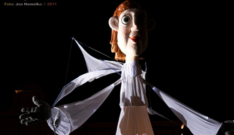 Anděl obchází náměstí