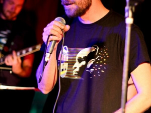 Hostům otevírací party hrál k poslechu Taneční orchestr VARIANT