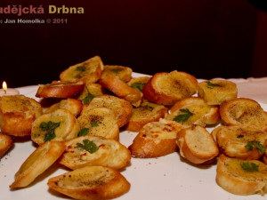 Součástí otevírací party bylo i lehké občerstvení